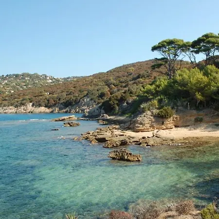 T2 Pour 4 Personnes Avec Terrasse, Vue Mer, Parking - Fr-1-803-36 * Le Lavandou