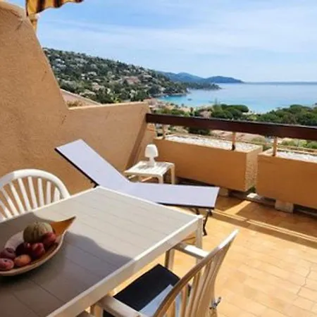 T2 Pour 4 Personnes Avec Terrasse, Vue Mer, Parking - Fr-1-803-36 * Le Lavandou